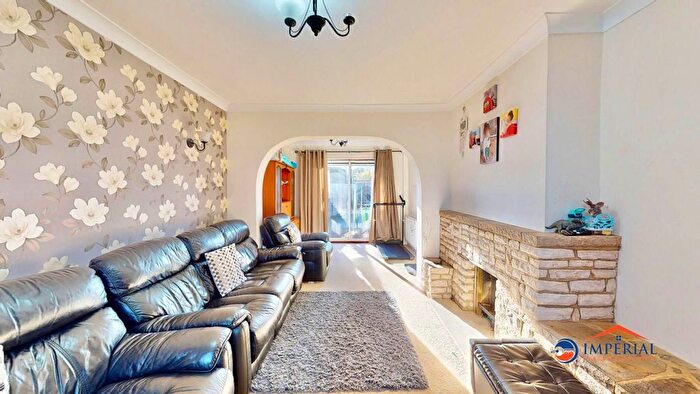 3 Bedroom Terraced House For Sale In Slough, SL2