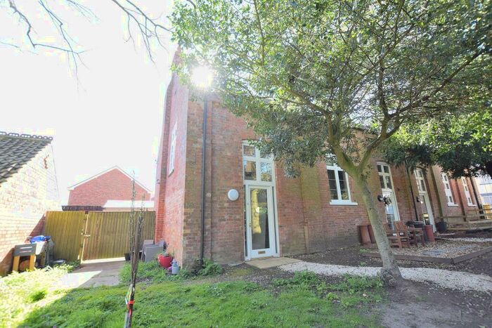 2 Bedroom Town House To Rent In Forresters Hall, Barrow Upon Humber, DN19