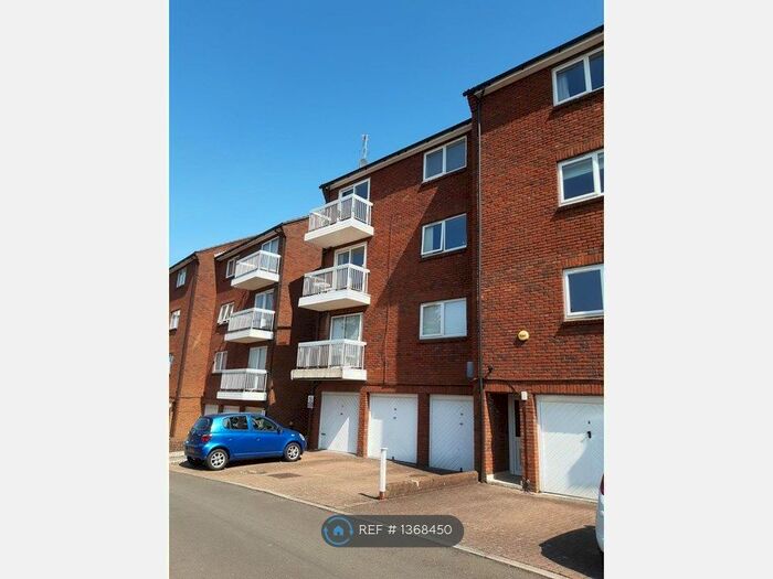 2 Bedroom Flat To Rent In Theresa's Walk, South Croydon, CR2