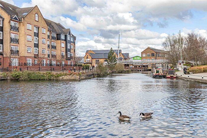 2 Bedroom Flat For Sale In Evans Wharf, Hemel Hempstead, Hertfordshire, HP3