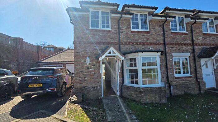 3 Bedroom Semi-Detached House To Rent In Horseshoe Close, Findon, BN14