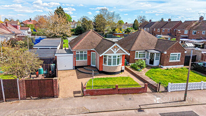 4 Bedroom Detached Bungalow For Sale In Heath View Road, Grays, RM16