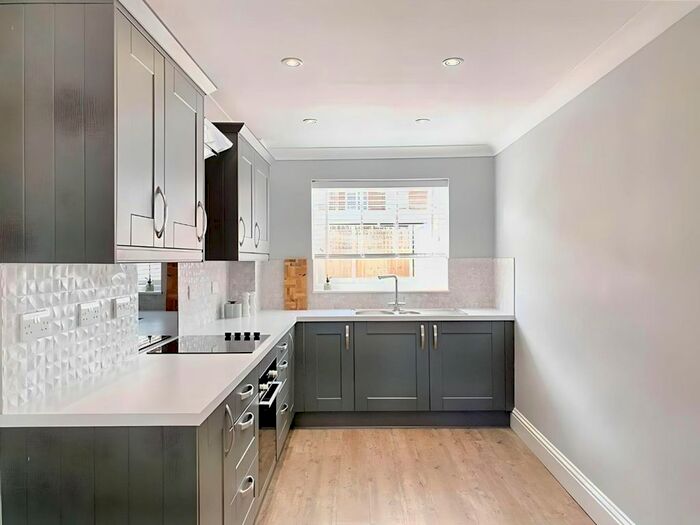 4 Bedroom Semi-Detached House To Rent In Doulton Way, Bristol, BS14
