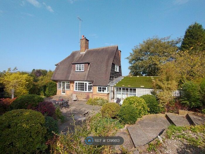 3 Bedroom Detached House To Rent In Tudor Close, Banstead, SM7