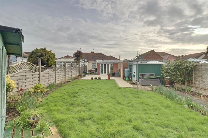 2 Bedroom Semi-Detached Bungalow For Sale In Carshalton Avenue, Portsmouth, PO6