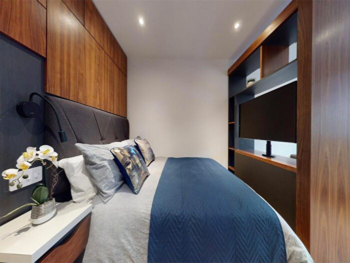 Apartment To Rent In Apt, Live Oasis Deansgate #, M2