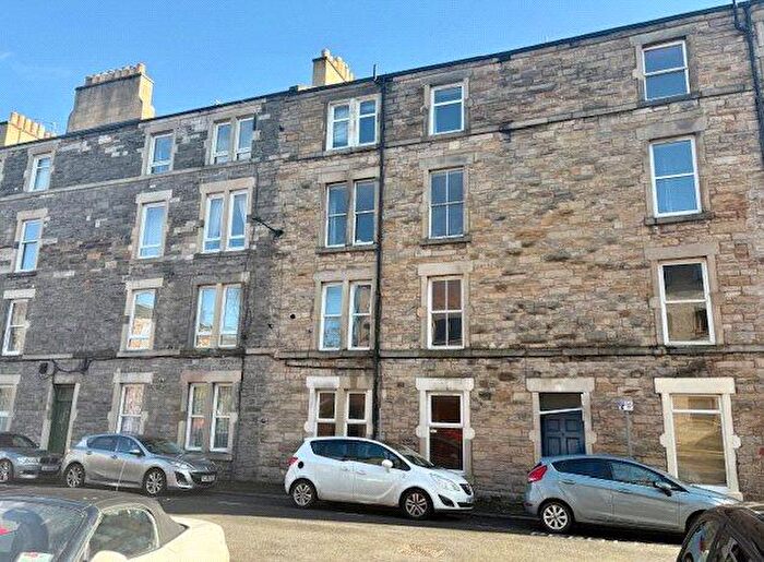 1 Bedroom Flat For Sale In Elliot Street, Edinburgh, Midlothian, EH7