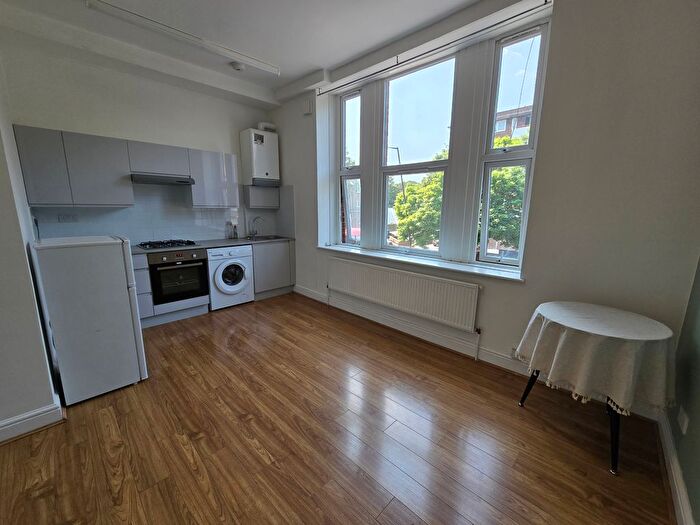 Studio To Rent In Upper Clapton Road, London, E5