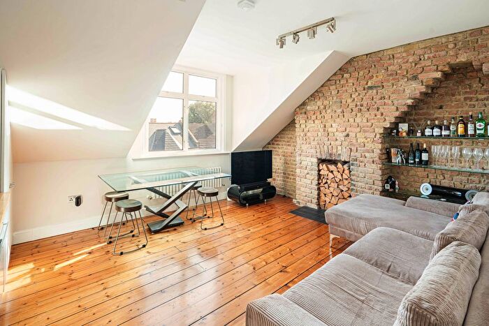 2 Bedroom Flat For Sale In Endymion Road, London, SW2