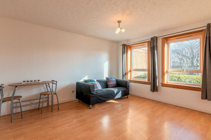 2 Bedroom Flat To Rent In South Maybury Edinburgh United Kingdom, EH12