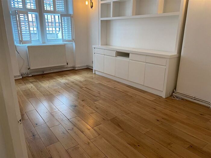 2 Bedroom Flat To Rent In Tavistock Place, London, WC1H