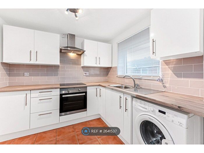 2 Bedroom Flat To Rent In Meads Court, London, E15