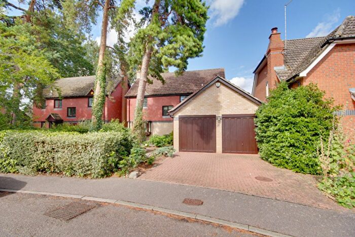 4 Bedroom Detached House For Sale In Manor Close, Brampton, Cambridgeshire, PE28