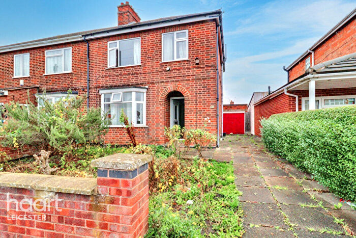 3 Bedroom Semi Detached House For Sale In Crown Hills Avenue, Leicester, LE5