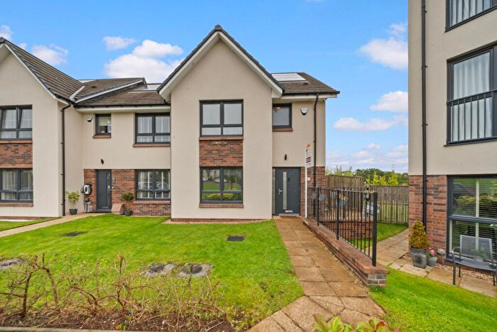 3 Bedroom Semi-Detached House For Sale In Brechanshaw, Erskine, PA8