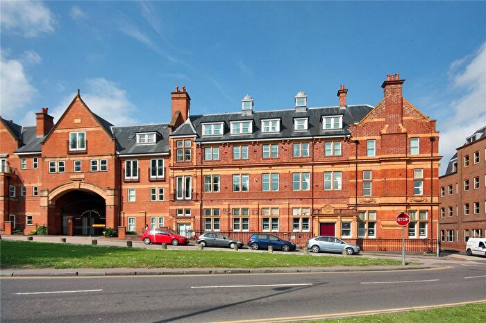 2 Bedroom Flat To Rent In Post Office Square, London Road, Tunbridge Wells, Kent, TN1