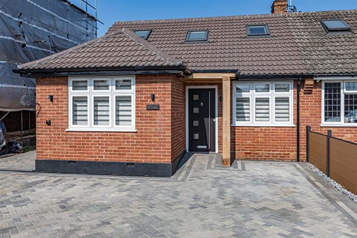 5 Bedroom Semi-Detached Bungalow To Rent In Foxlake Road, Byfleet, West Byfleet, KT14