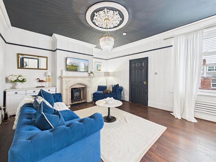 2 Bedroom Flat For Sale In Windsor Avenue, Gateshead, NE8