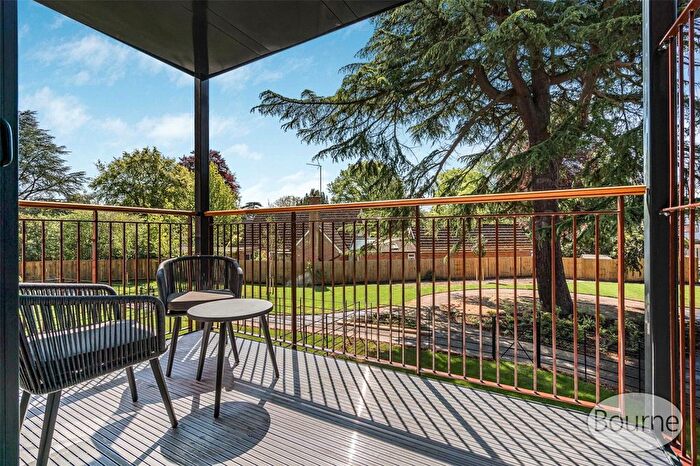 3 Bedroom Flat For Sale In Shores Road, Horsell, Woking, Surrey, GU21
