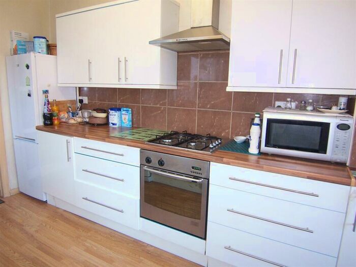 3 Bedroom House To Rent In Melrose Gardens, New Malden, KT3