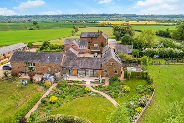 4 Bedroom Barn Conversion For Sale In Tysoe Road, Kineton, Warwick, CV35