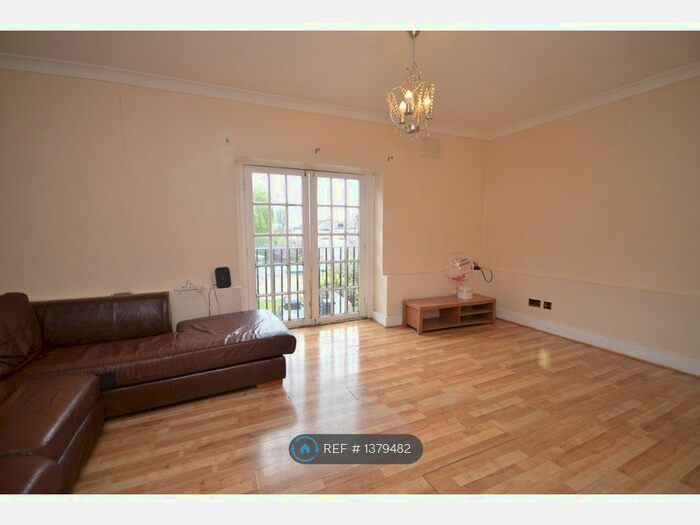 2 Bedroom Flat To Rent In Regal Row, London, SE15