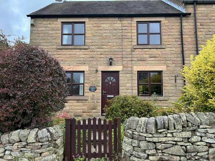 3 Bedroom Town House To Rent In Church Street, Buxton, SK17