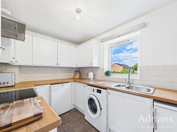 2 Bedroom Flat For Sale In Drood Close, Chelmsford, CM1