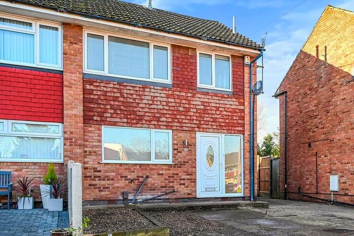 3 Bedroom Semi-Detached House To Rent In Redland Close, Ilkeston, Derbyshire DE7