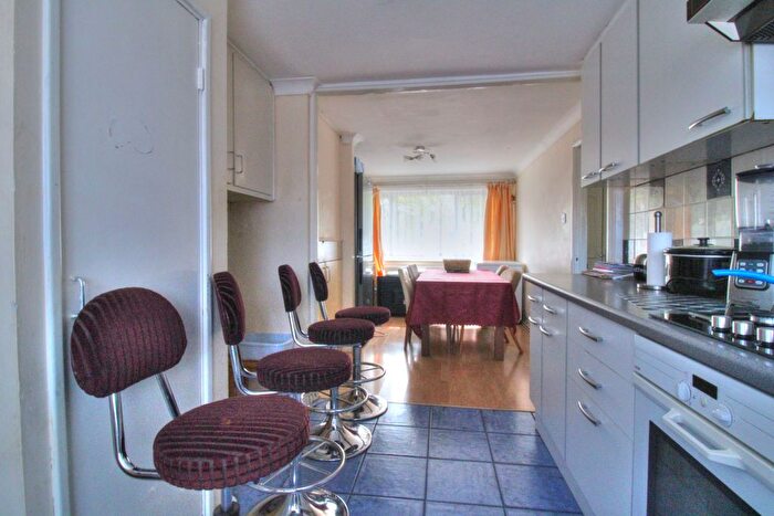3 Bedroom Town House For Sale In Long Riding, Basildon, SS14