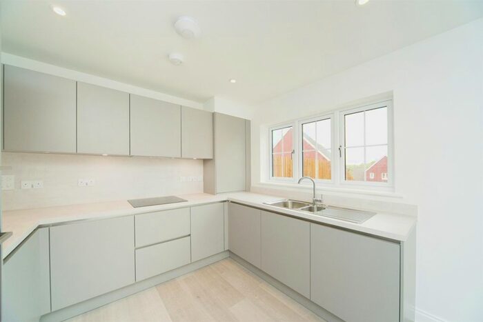 3 Bedroom Semi-Detached House For Sale In London Road, Battle, TN33