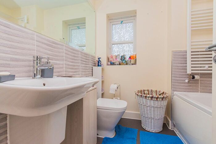 3 Bedroom Detached House For Sale In Harrington Road, Irthlingborough, NN9