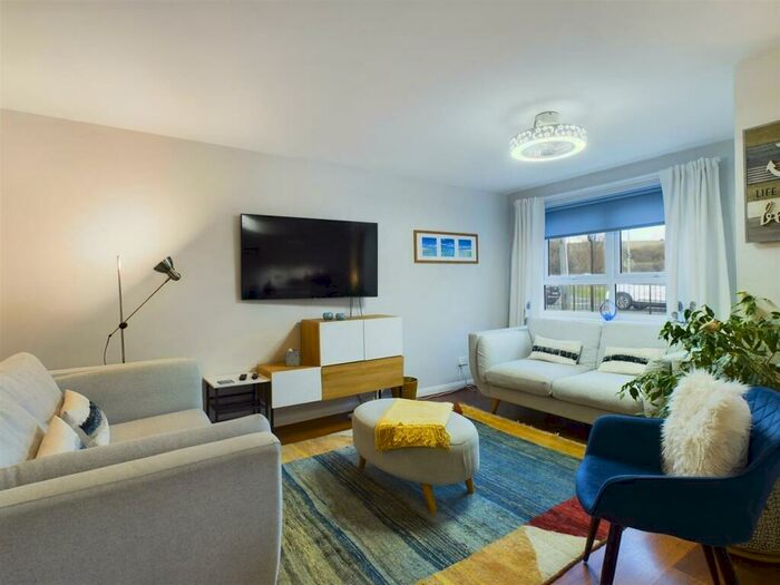 2 Bedroom Maisonette To Rent In Henley Court, Brighton, BN2