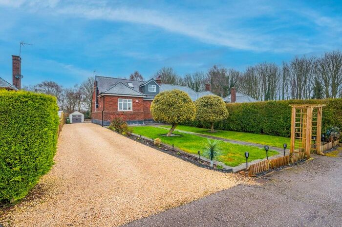 3 Bedroom Semi-Detached House For Sale In Dairy Farm Road, Rainford, St. Helens, WA11