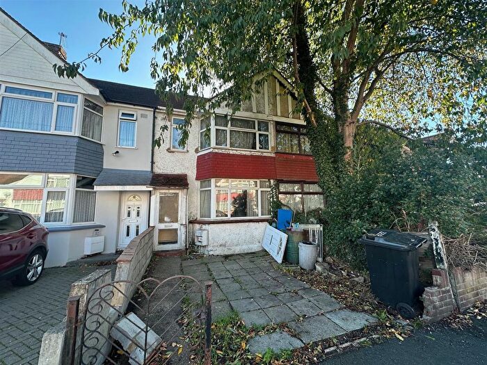 2 Bedroom Terraced House For Sale In Southcote Avenue, Feltham, TW13
