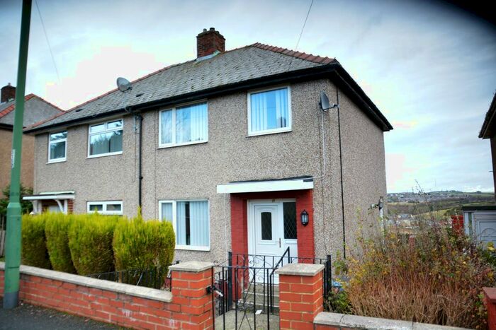 3 Bedroom Semi-Detached House To Rent In Castledene Road, Delves Lane, DH8
