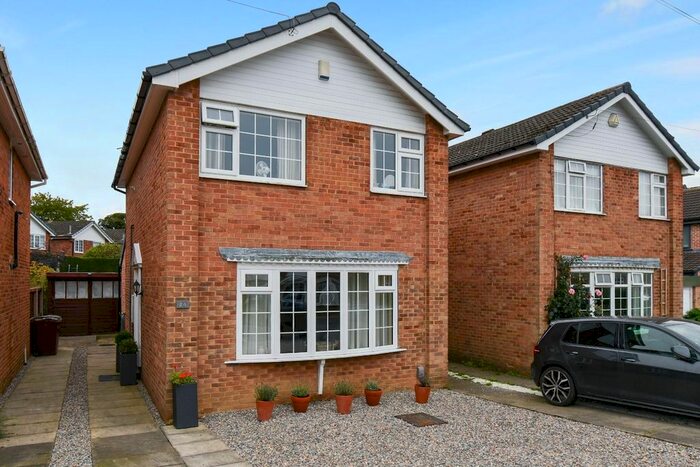 3 Bedroom Detached House To Rent In Cricketers Green, Yeadon, Leeds, LS19