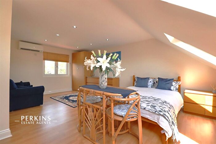 Studio To Rent In Kings Avenue, Greenford, UB6