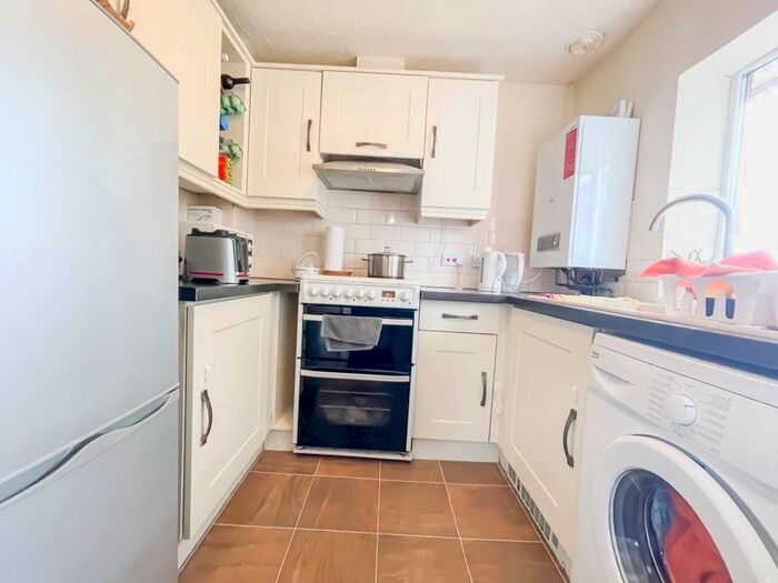 2 Bedroom Flat To Rent In Franklin Way, Croydon, CR0