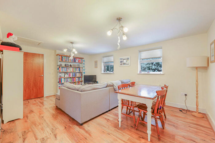 2 Bedroom Flat For Sale In Berwick Lodge, Reigate, RH2