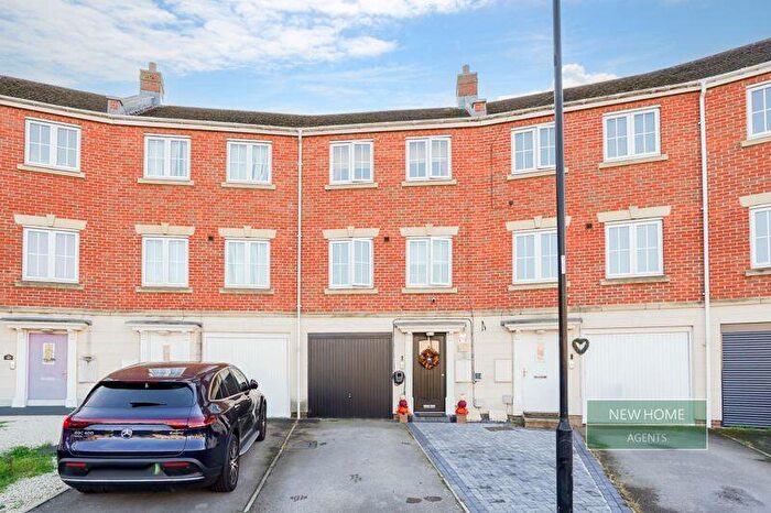 3 Bedroom Terraced House For Sale In Jenkinson Grove, Armthorpe, Doncaster, DN3