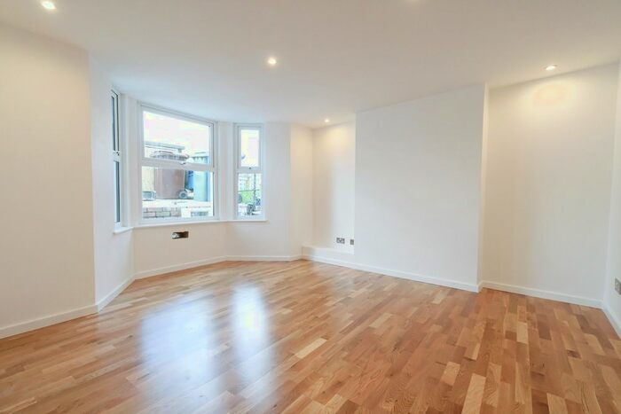 1 Bedroom Flat To Rent In Lyndhurst Way, Peckham Rye, London, SE15