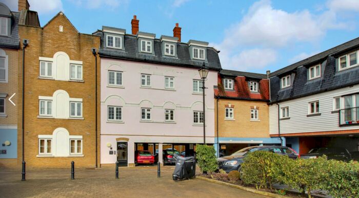 2 Bedroom Flat To Rent In Roche Close, Rochford, Essex, SS4