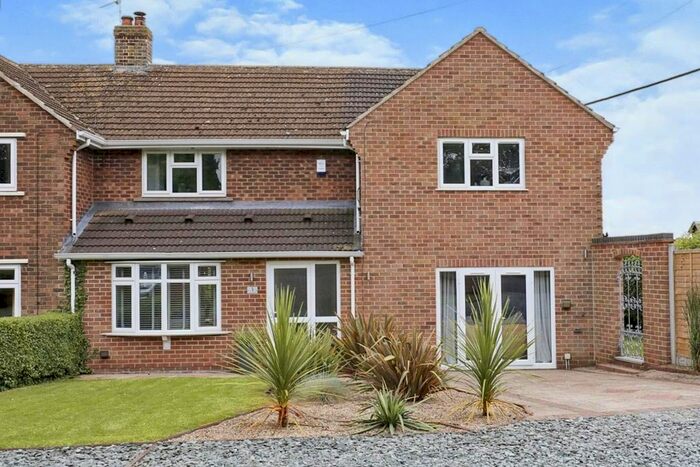 4 Bedroom Semi-Detached House For Sale In Vernon Close, Grove, Retford, DN22