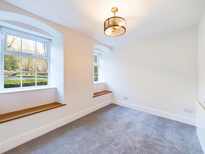 1 Bedroom Flat To Rent In Hallas Bridge, Cullingworth, Bradford, BD13