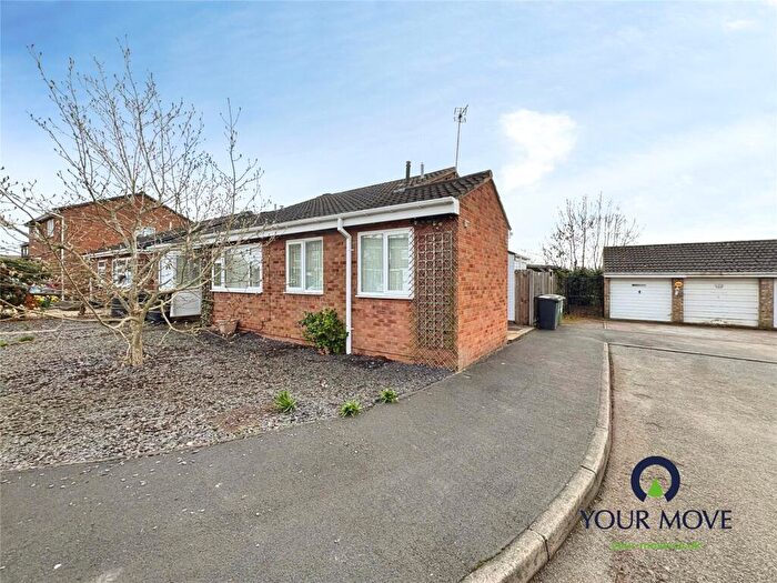 3 Bedroom Bungalow For Sale In Sealand Drive, Bedworth, Warwickshire, CV12