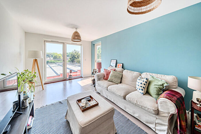 2 Bedroom Flat For Sale In Park Road, Crouch End, London, N8