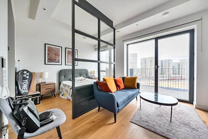 Flat For Sale In City Island Way London, E14