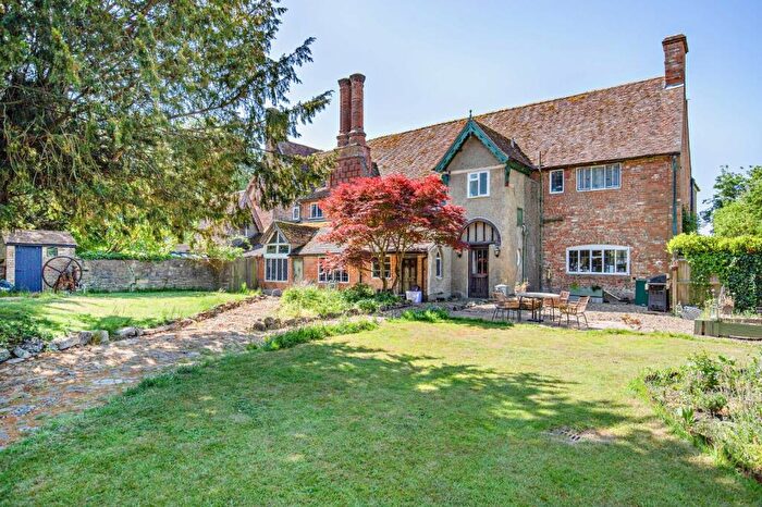 4 Bedroom Semi-Detached House To Rent In Doddershall, Quainton, Aylesbury, HP22