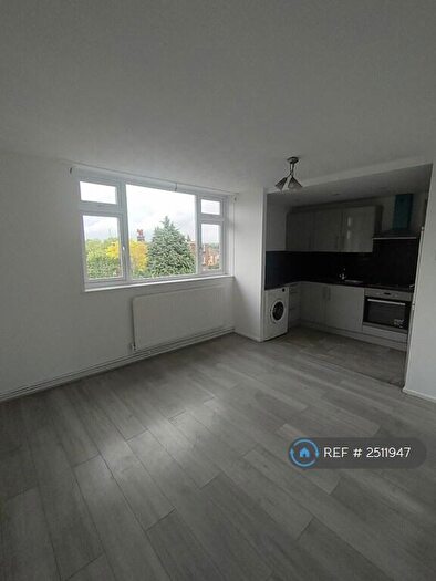 3 Bedroom Flat To Rent In Intalbury Avenue, Aylesbury, HP19